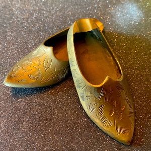 Vintage Brass India Pointed Floral Etched Ashtray Shoes